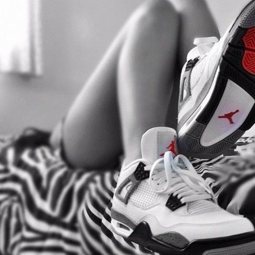 jordans Chicks In Kicks, Shoes Asics, Jordans Girls, Shoes Jordan, Air Jordan Retro, Nike Shoes Outlet, Cheap Nikes, Jairzinho, Air Jordans Retro