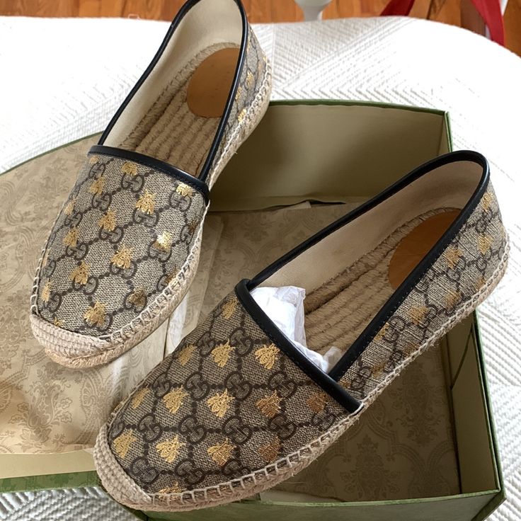 Gucci Espadrilles With Gold Bee Detail. Only Worn A Couple Of Times. Fantastic Condition. Women’s Size 38. Us 8.5 Gucci Espadrilles, Shoes Gucci, Gold Bee, Gucci Shoes, A Couple, Espadrilles, Bee, Gucci, Women Shoes