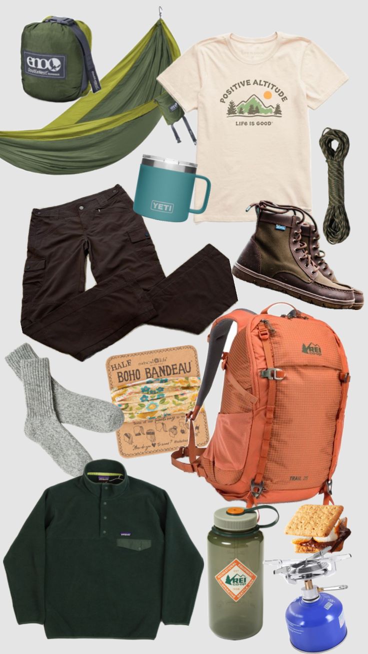 Granola Wardrobe, Granola Hiking Outfit, Camping Fits, Backpacking Outfits, Granola Girl Outfits, Camping Clothing, Granola Outfits, Salted Granola, Granola Aesthetic