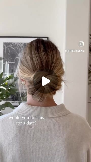 Bun Hack, Half Bun Hairstyles, Date Night Hair, Night Hairstyles, Hairstyle Idea, Easy Bun, Short Homecoming Hair, Beach Hairstyles For Long Hair, Cute Simple Hairstyles