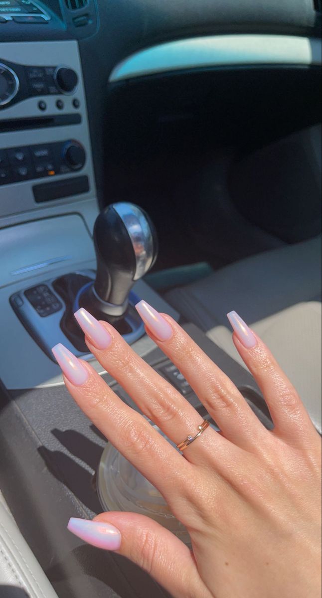 fashion, nail inspo, nail art, nail design, french tip, summer nails, spring nails, coffin nails, white nails, beauty, minimal, clean girl, gold jewelry, gold rings Nails Bubble Bath, Nail Design French Tip, French Tip Summer Nails, Nail Design French, Design French Tip, Nails Bubble, Unicorn Chrome, Hailey Bieber Nails, Bieber Nails