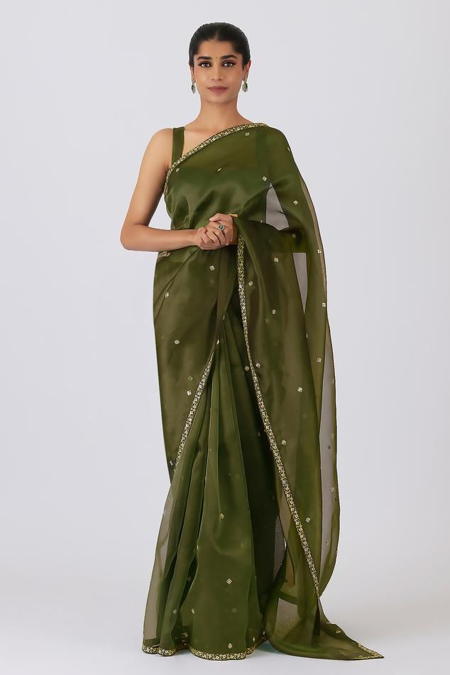 Green Sari, Simple Saree Designs, Fancy Sarees Party Wear, Traditional Indian Dress, Simple Sarees, Trendy Blouse, Indian Fashion Saree, Saree Designs Party Wear, Engagement Inspo