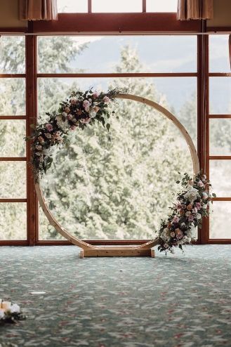 Ceremony centre piece with big wooden arch in front of a big window. Golf Course Wedding Ceremony, Wooden Wedding Arch, Circle Wedding Arch, Wooden Wedding Arches, Circle Arch, Unique Wedding Gowns, Wooden Circle, Wedding Ceremony Arch, Florals Wedding