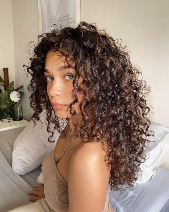 curly hair curly hair care, curly hair routine 3a Curly Hair, Long Curly Haircuts, 3b Hair, Curly Cut, Curly Hair Inspo, Natural Curly Hair Cuts, Highlights Curly Hair, Layered Curly Hair, Brown Curly Hair