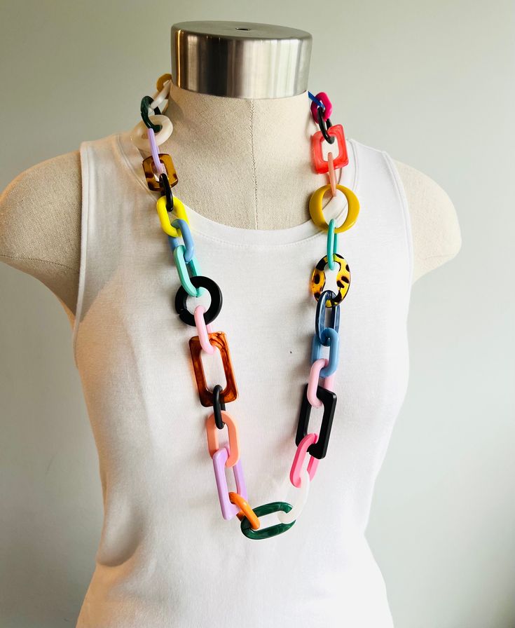 Rainbow Statement Necklace Colorful Acrylic Chain Necklace Long Chain Necklace Chunky Chain Necklace Chunky Link Necklace Sweater Necklace - Etsy Large Statement Necklace, Acrylic Chain Necklace, Bright Accessories, Paper Necklace, Pattern Aesthetic, Lucite Bracelets, Acrylic Necklace, Chunky Chain Necklace, Make Jewellery