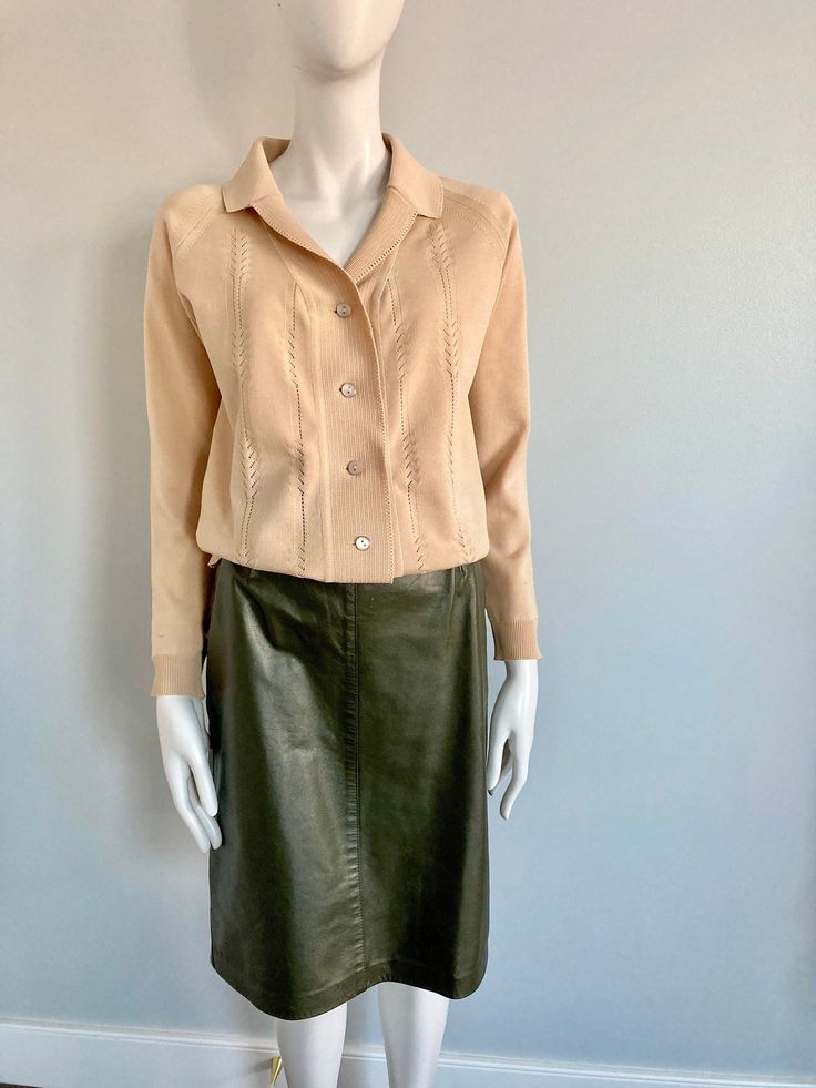 "1970s polyester knit cardigan, with raglan sleeves and intricate design on the front. Button front, and notched collar. This piece would be great for a 40s look with a pleated skirt! Condition is good.  Bust: 38\" Length: 22\" If you have any questions or would like more information about this listing, please don't hesitate to ask.  Check out our other listings for skirts and bottoms that pair well with us." Fitted Long Sleeve Retro Cardigan, Retro Collared Sweater For Fall, Classic Fitted Collared Cardigan, Vintage Sweater For Workwear, Vintage Long Sleeve Sweater For Work, Retro Fitted Cardigan For Fall, Fitted Collared Cardigan With Button Closure, Retro Fall Sweater For Workwear, Retro Workwear Sweater For Fall