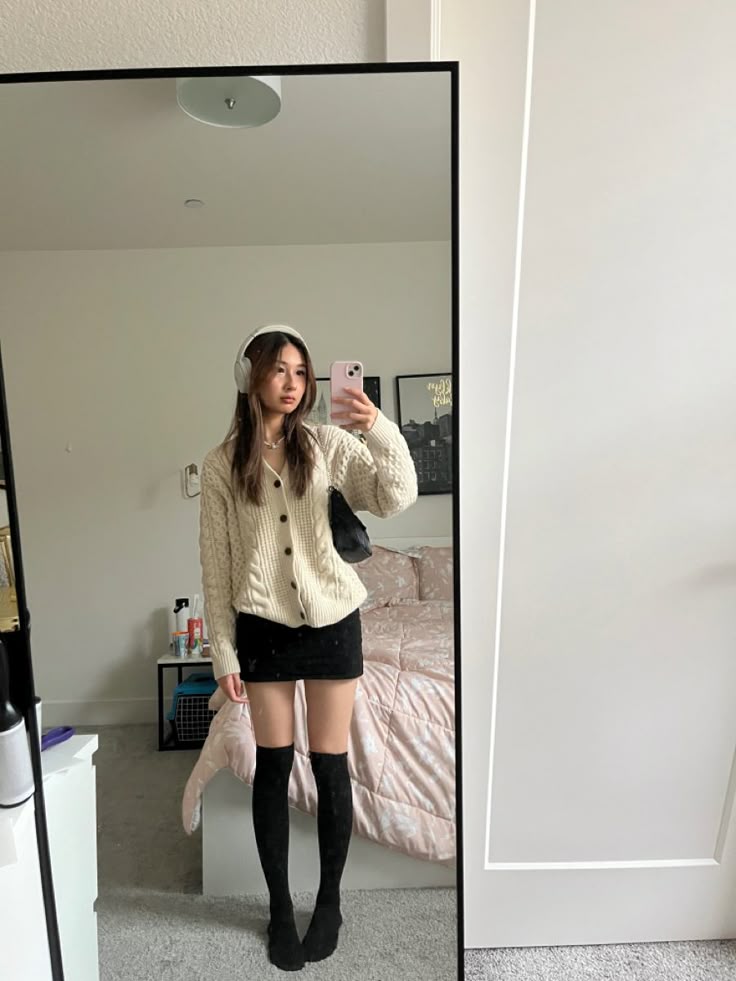 Sweaters And Mini Skirts Fall Outfits, Small Skirt Big Sweater, Skirt Big Sweater Outfit, Beige Mini Skirt Outfit Winter, Outfit With Beige Cardigan, Knee High Tights Outfit, Mini Skirt Knee High Socks Outfit, Short Skirt With Sweater Outfit, Knee High Socks Outfit Fall