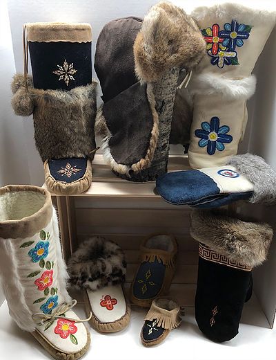 Mukluks Pattern, Mukluk Pattern, Moccasin Patterns, Leather Pattern Diy, Diy Moccasins, Mukluk Boots, Native American Moccasins, Leather Creations, Moccasin Pattern