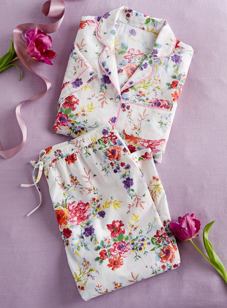 Pijama Outfit, Spring Pajamas, Night Suit For Women, A Field Of Flowers, Hand Painted Candles, Sipping Coffee, Field Of Flowers, Floral Pajamas, Cute Lazy Day Outfits