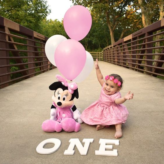 Mini Mouse One Year Birthday, Minnie Mouse Pictures Birthday, Mini Mouse 1st Birthday Photoshoot, Minnie Mouse 2nd Birthday Pictures, Minnie Mouse Birthday Smash Cake, Minnie Mouse One Year Birthday, Mini Mouse First Birthday Party Ideas, Mini Mouse 1st Birthday Party, Minnie Mouse First Birthday Party Ideas