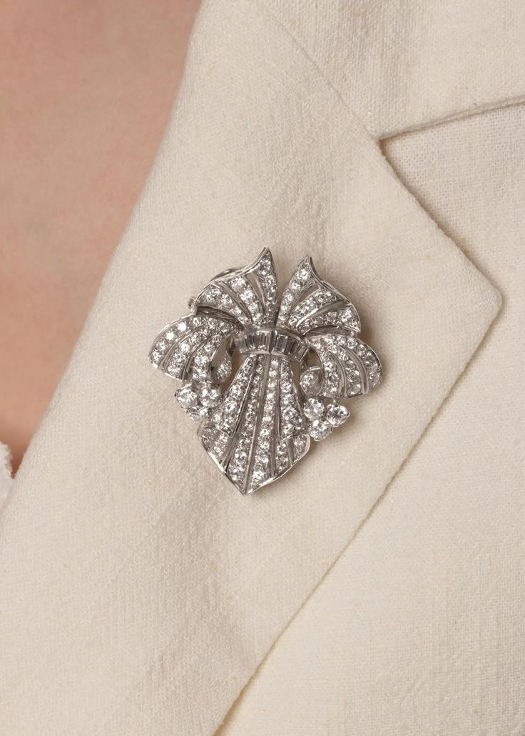 Late Deco 4.00ct Diamond Brooch, c.1940s For Sale at 1stDibs Classic Platinum Brooch With Brilliant Cut, Classic White Gold Brooch With Brilliant Cut, Vintage Platinum Brooches With Diamond Accents, Vintage White Gold Brooches With Brilliant Cut, Classic White Gold Brooches With 17 Jewels, Classic Platinum Brooches, Elegant White Gold Evening Brooches, Elegant White Gold Brooches For Evening, Vintage White Gold Platinum Brooches