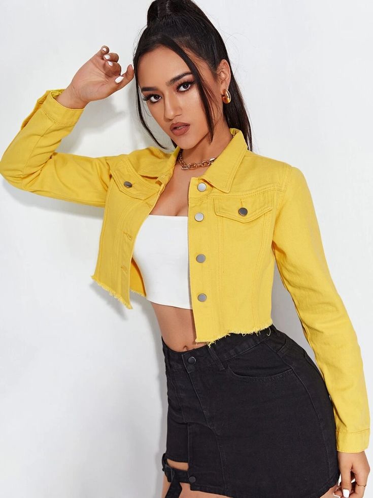 Yellow Jacket Outfit, Cropped Jacket Outfit, Crop Denim Jacket, Yellow Jeans, Jean Jacket Outfits, Yellow Denim, Outfit Mujer, Cropped Denim Jacket, Denim Jacket Women