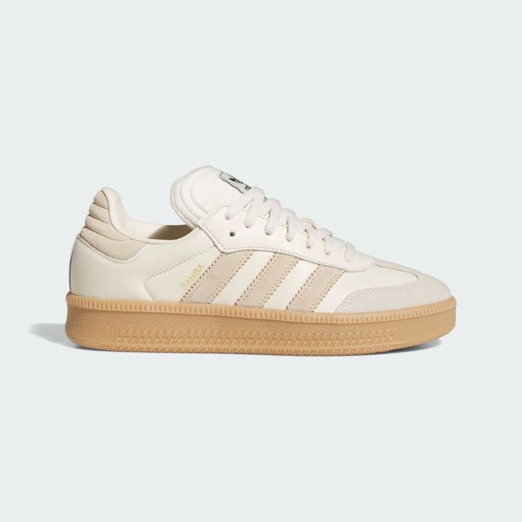 Originally designed as an indoor soccer trainer, the Samba has been an off-pitch staple for more than 70 years. An oversized version of the original design, these adidas Samba XLG shoes level up your look with a mix of leather and suede. Classic colors keep things simple.