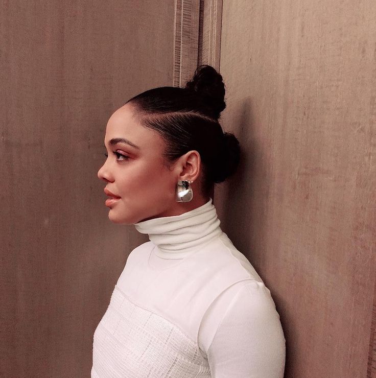 Tessa Thompson Hairstyles, Buns And Braids, Greasy Hair, Hair Artist, Tessa Thompson, Greasy Hair Hairstyles, Natural Hair Styles Easy, Press Tour, Natural Hair Inspiration