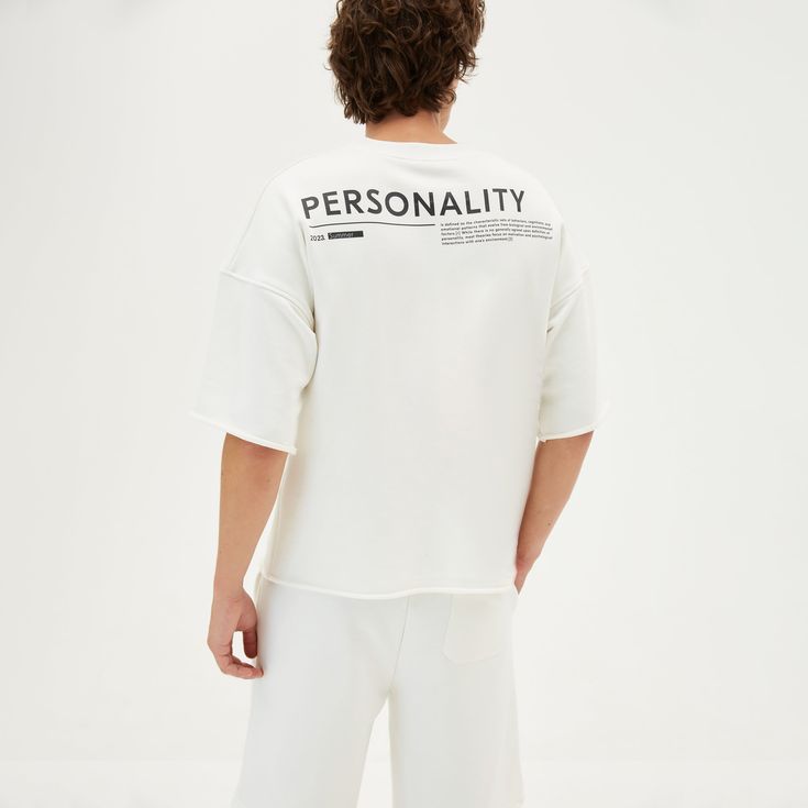 T-Shirt Personality White – ALMZV Relaxed Graphic Print T-shirt For Loungewear, Comfortable Graphic Print T-shirt For Streetwear, Leisure T-shirt With Screen Print And Relaxed Fit, White Boxy Fit T-shirt With Graphic Print, Casual Oversized T-shirt With Branding, Casual Oversized Branded T-shirt, Oversized Logo Print Tops For Loungewear, Oversized Tops With Logo Print For Loungewear, Boxy Fit T-shirt With Drop Shoulder For Loungewear