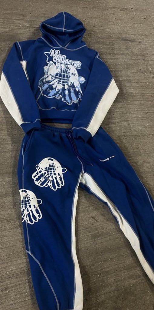 Tracksuit Outfit Design, Best Tracksuits Men, Y2k Tracksuit Men, Street Wear Tracksuit, Streetwear Fashion Tracksuit, Cool Tracksuits, Track Suits Men, Clothing Brand Design Ideas, Tracksuit Outfit Mens