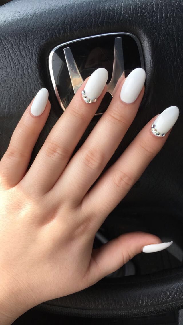 Perfect matte white almond acrylic nails with diamond stones / Pinterest @ShelbyHarms✨ #almondnails #whitenailpolish #nails White Nails With Diamonds Rhinestones, White Nails With Crystals, Frosted White Nails, White Almond Acrylic, White Almond Acrylic Nails, White Nails With Gems, Almond Nails Medium, White Diamond Nails, White Nails With Diamonds