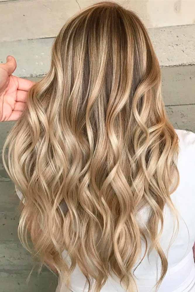 Hair Styles For Burnett, Highlits Hair Blonde, Cream Blonde Highlights On Brown Hair, Honey Blonde Hairlights, Honey Blonde Balayage Medium Length, Hair Inspo Color Blonde Highlights, Yellow Blonde Highlights, Blonde Hair Inspiration, Balayage Hair Blonde