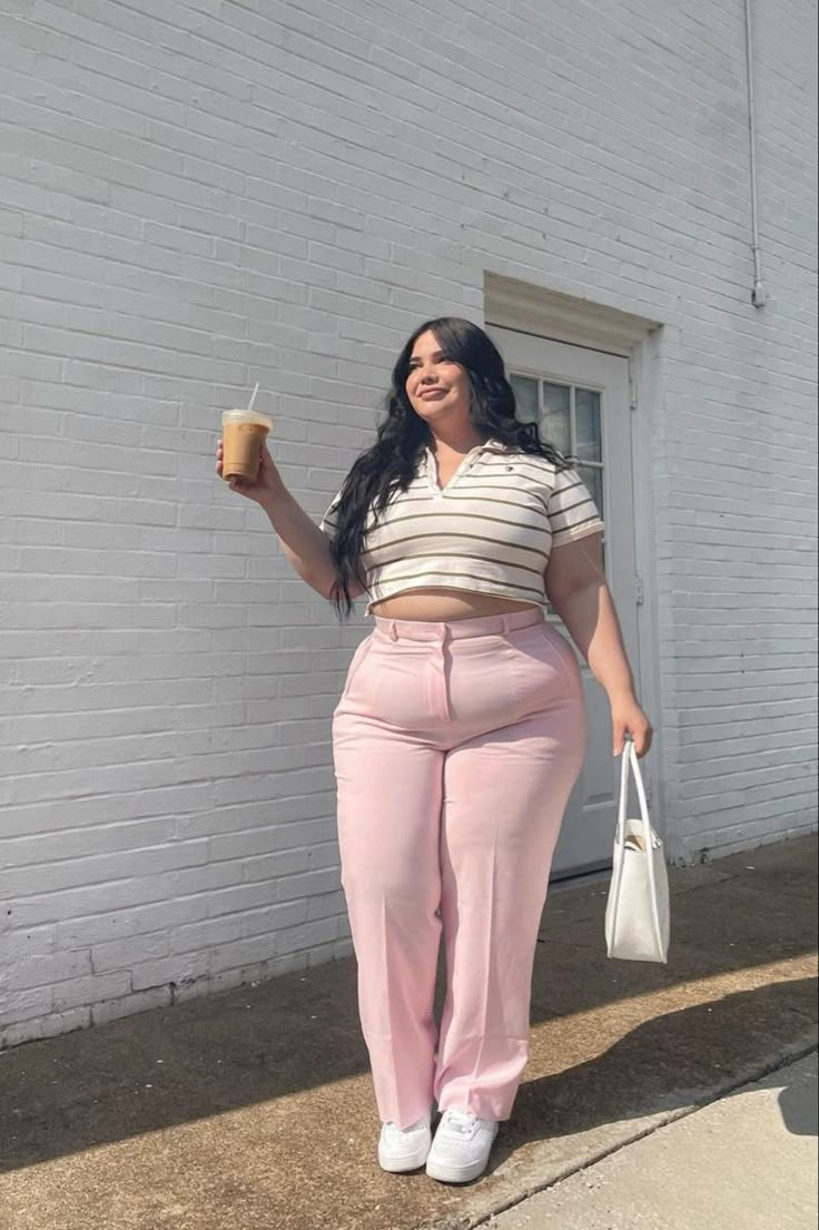 Trixie Aesthetic, Sport Romance, Plus Size Spring Outfits, Plus Zise, Plus Size Looks, Friends To Lovers, Health Blogger, Fake Dating, One Friend