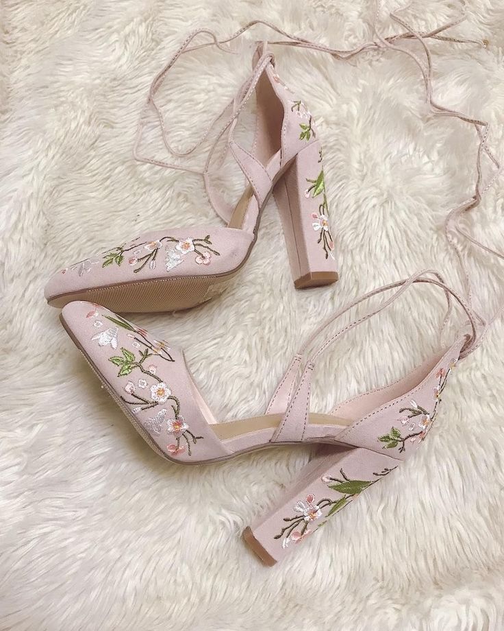 Floral Heels Aesthetic, White Heels Pink Flowers, Pastel Heels Aesthetic, Cherry Blossom Shoes Heels, Heels With Flowers On The Heel, Fairy Prom Shoes, Wedding Shoes Fairytale, Wedding Shoes Floral, Floral Heels Wedding