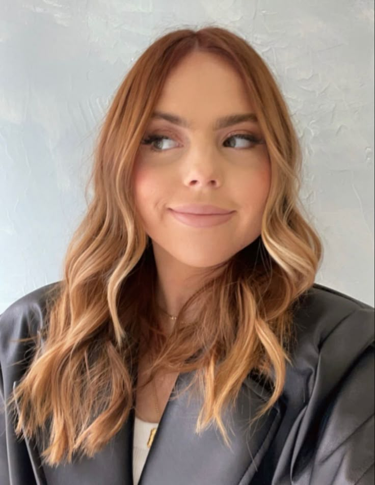 Olivia Jade Red Hair, Auburn Hair Color With Highlights Copper, Cooper Blonde Hair Color, Medium Strawberry Blonde Hair, Blonde To Ginger Before And After, Auburn Blonde Balayage, Ginger Hair With Money Piece, Cooper Blonde, Honey Strawberry Blonde Hair