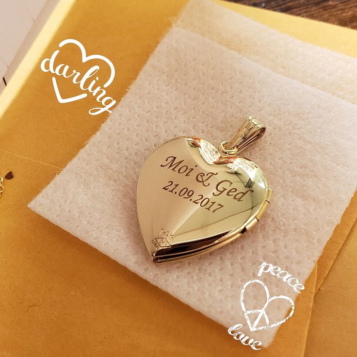 Perfect wedding anniversary gift with heartfelt engraving♡ Couple Locket, Mehndi Dress For Bride, Gold Lockets, Wedding Locket, Jewelry Locket, Locket Jewelry, Mehndi Dress, Women Picture, Gold Heart Locket