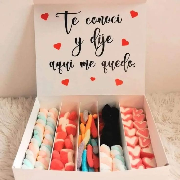 Cajita de gomita para tu persona especial 🍡🍫🍓 Ideas Aniversario, Cute Anniversary Gifts, Debut Ideas, Candy Boutique, Creative Gifts For Boyfriend, Edible Gifts, Easy Diy Art, Planner Bullet Journal, Crafts For Teens