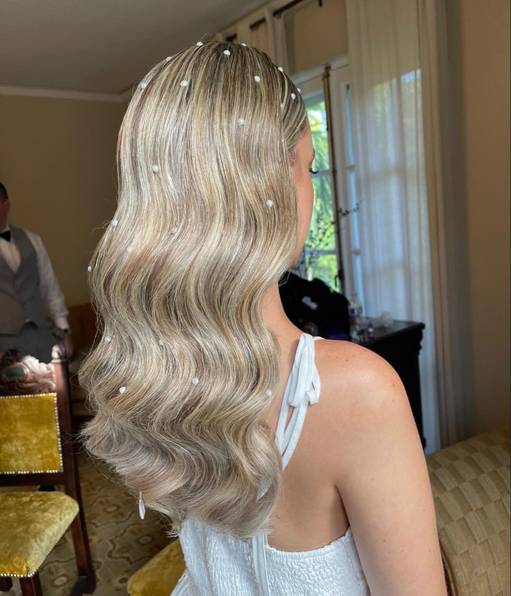 Hair with pearls. Hollywood waves with pearls Bride Hair Down, Blonde Wedding Hair, Wedding Hair Trends, Bridal Hair Down, Blonde Bride, Romantic Wedding Hair, Wedding Hairstyles Bride, Prom Hair Down, Long Hair Wedding Styles