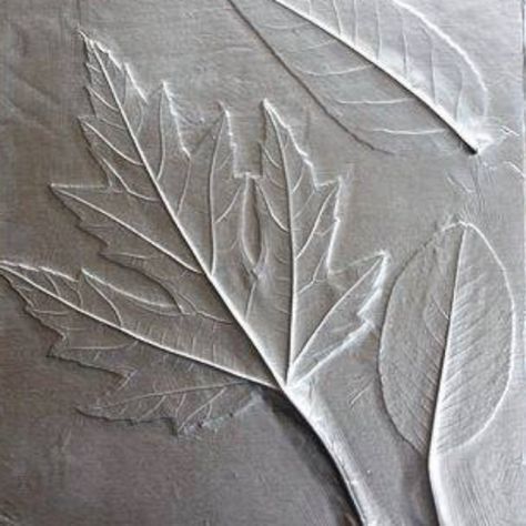 a leaf is etched on the side of a wall