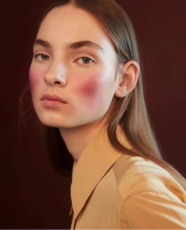 red blush #beauty Crazy Make Up, Red Cheeks, Red Blush, Make Up Looks, Beauty Shoot, Beauty Shots, School Looks, Pink Makeup, Eyes Makeup