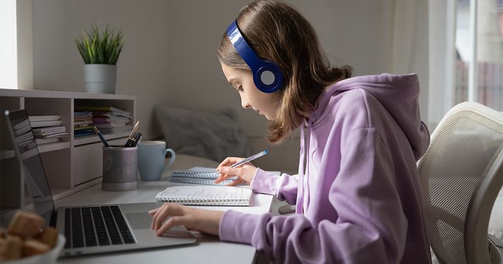 With the start of the school year approaching, many students are returning to e-learning formats. Students are commonly not used to sitting in front of a Smart Method, Harvard Students, College Writing, Cognitive Science, Homeschool Programs, Writing Programs, Study Methods, Distance Education, College Classes