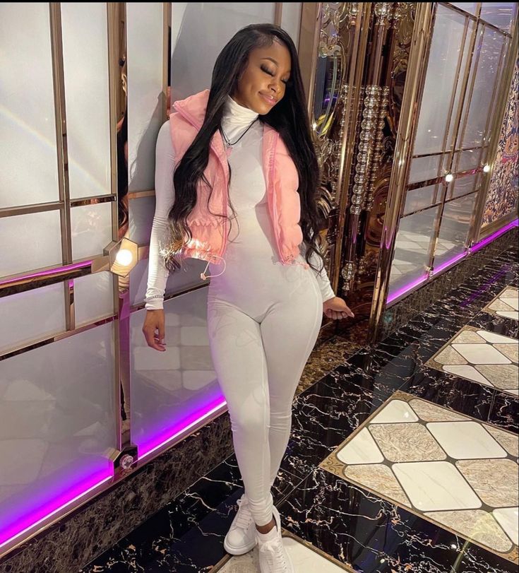 Pink Birthday Outfit Ideas Winter, White And Pink Outfit Black Women, 17th Birthday Outfit Ideas Winter, Birthday Outfit Inspiration Baddie, Simple Birthday Fits, Baddie Easter Outfits, Birthday Outfits Black Women Baddie, Cute Pink Birthday Outfits, Baddie Valentines Day Outfit