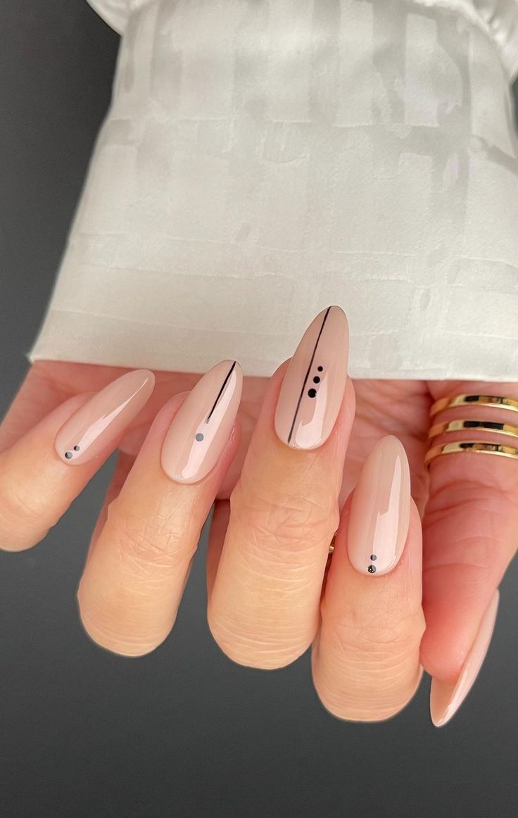 20 Simple Summer Nail Designs to Inspire You Gel Nails With Lines, Boho Manicure Ideas, Neutral Nails With Black Design, Neutral Almond Nails With Design, Nude With Black Nails, Nude Black Nail Designs, Nail With Line Design, Line Art On Nails, Line Design Nail Art