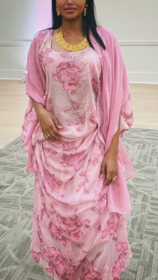 Somali Clothes, Somali Dirac, Somali Clothing, Somali Culture, Somali Wedding, Culture Clothing, Outfit Pink, Muslimah Fashion Outfits, Arab Fashion