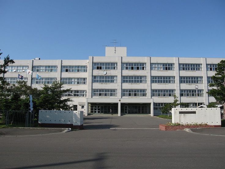 an empty parking lot in front of a large building