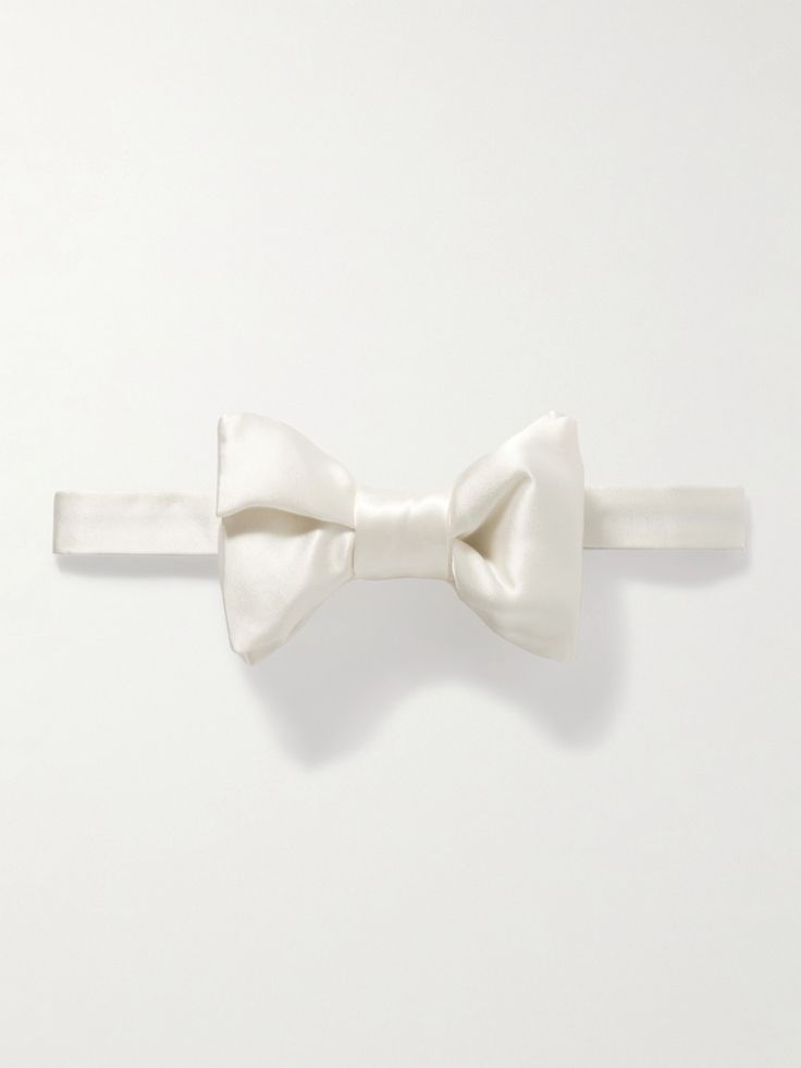 Take the hassle out of formal dressing with TOM FORD's pre-tied bow tie. It's made from lustrous silk-satin and has markers along the inside to find your desired fit with ease. Fitted Silk Tie For Wedding, Wedding Satin Ties With Satin Finish, Formal Silk Satin Bow, Standard Tie Satin Bow, Classic White Bow For Formal Occasions, Classic Satin Tie With Satin Finish, Classic Satin Ties For Wedding, Silk Party Ties, Elegant Pre-tied Satin Bow