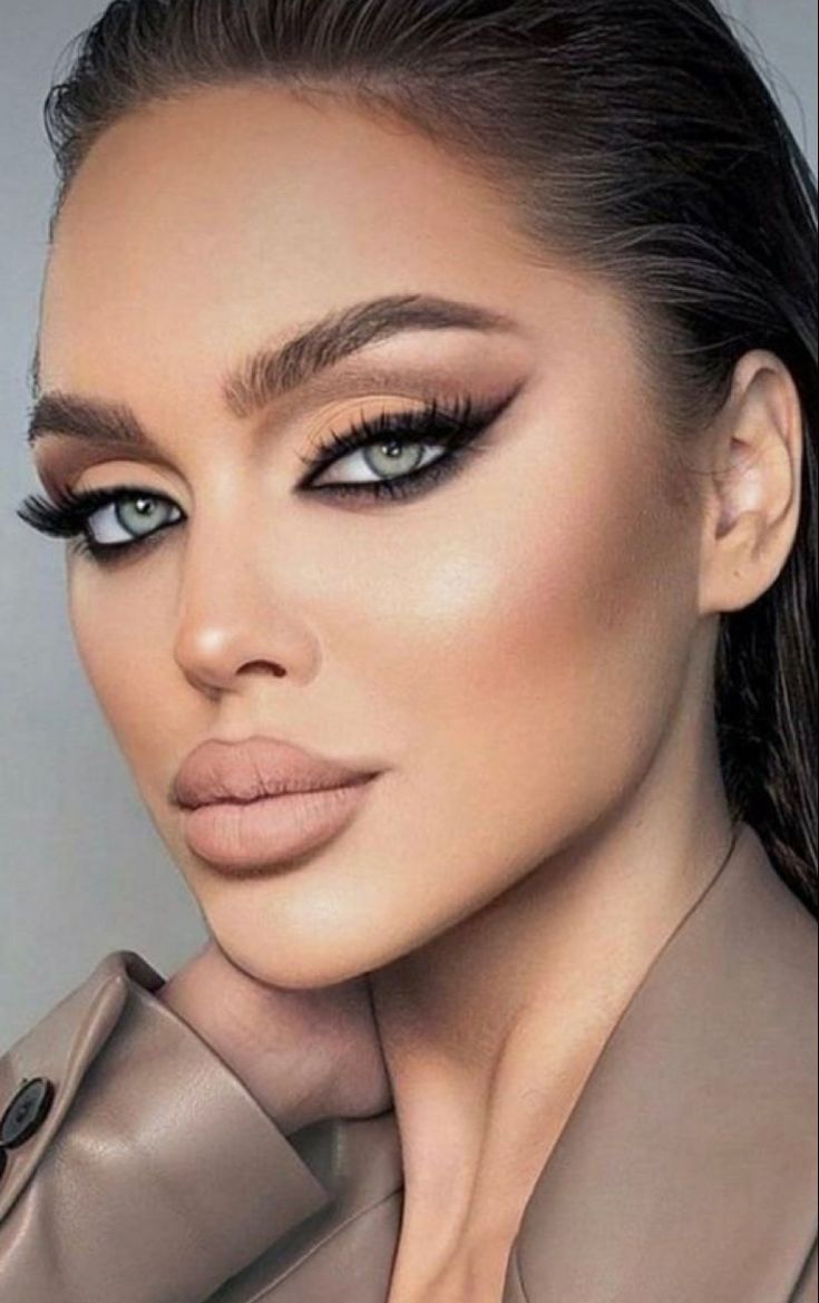 Siren eye makeup Smokey makeup dramatic makeup cat eye makeup Smokey Cat Eye Makeup, Siren Eye, Cristina Aguilera, Eye Shape Makeup, Siren Eyes, Dramatic Smokey Eye, Evening Eye Makeup, Makeup Hacks Videos, Pretty Eye Makeup