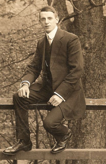 Edwardian man sitting on fence by pepandtim, via Flickr Edwardian Man, Sitting On Fence, Victorian Men, Vintage Gentleman, 1910s Fashion, Retro Pin Up, Man Sitting, Vintage Mens Fashion, Man Standing