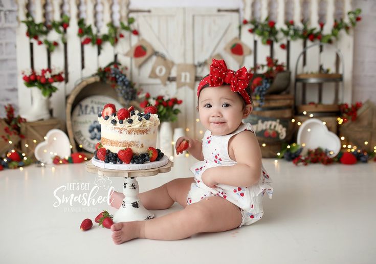 Strawberry Smash Cake Photoshoot, Strawberry Themed 1st Birthday Pictures, Strawberry Cake Smash Photography, Berry First Birthday Pictures, Strawberry First Birthday Pictures, Strawberry 1st Birthday Photoshoot, Berry First Birthday Photoshoot, Berry First Birthday Cake Smash, Farmers Market Birthday Party