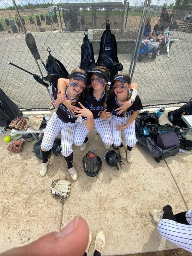 Softball Chants, Softball Pictures Poses, Softball Photography, Softball Workouts, Softball Photos, Softball Funny, Softball Outfits, Softball Season, Softball Training