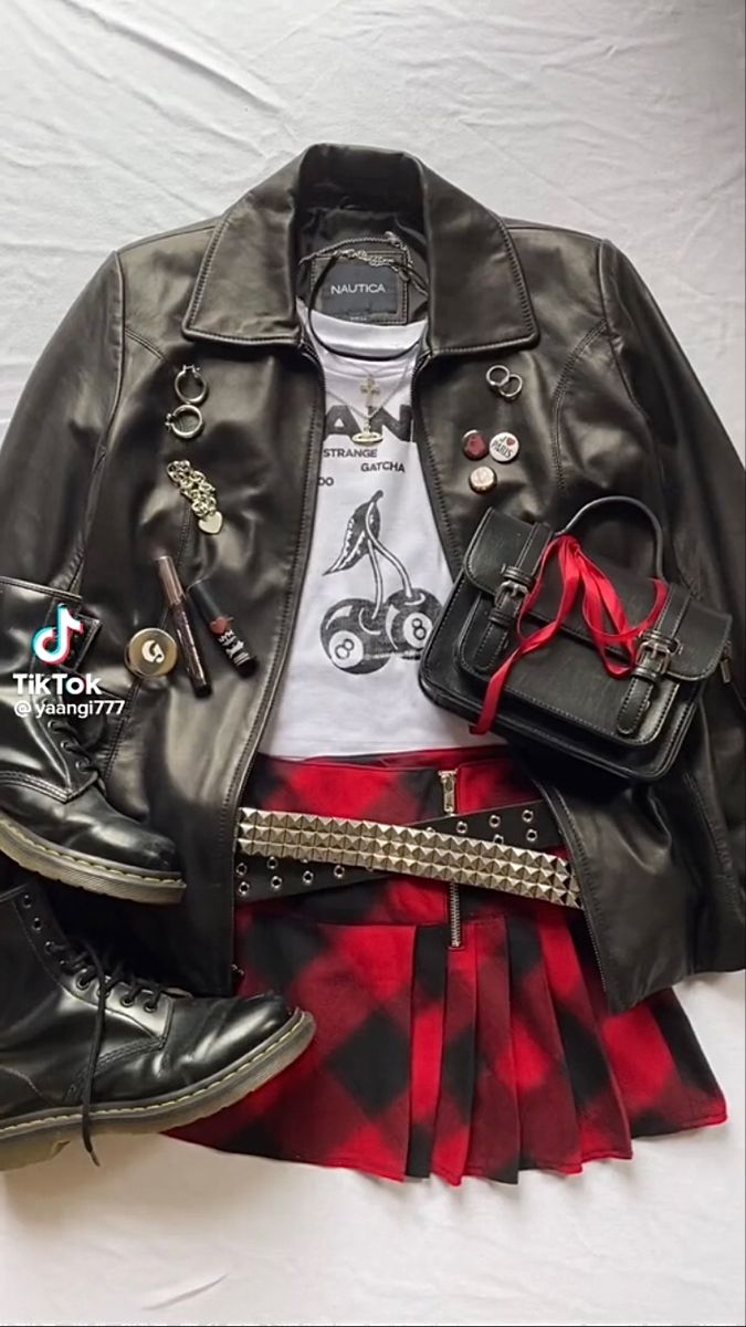 yaangi777 on tiktok Estilo Harajuku, Downtown Outfits, Alt Outfits, Estilo Punk, Cool Fits, Swaggy Outfits, Alternative Outfits, Edgy Outfits, Dream Clothes