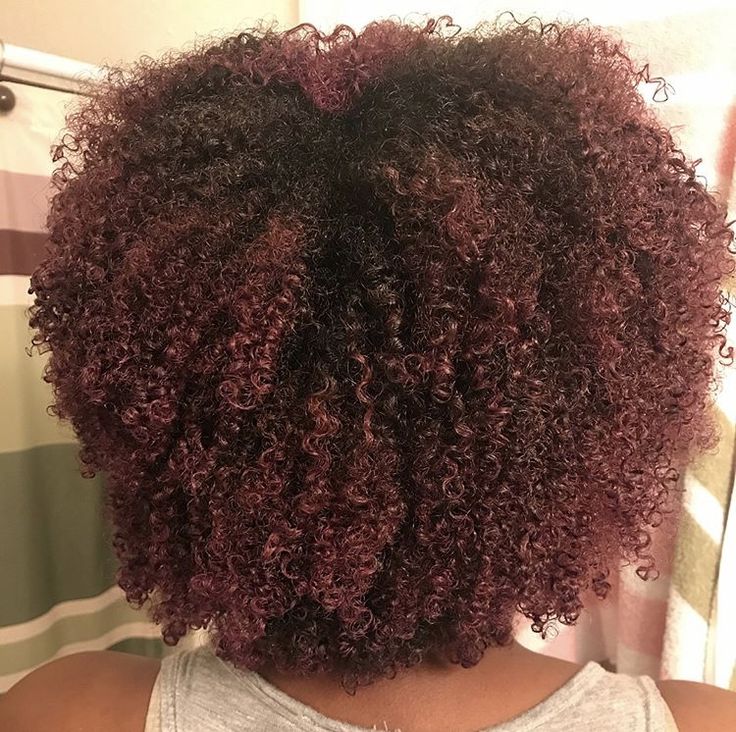 Dark Red 4c Hair, Burgundy Curly Hair, Afro Hair Dye, Natural Hair Highlights, Ombre Curly Hair, Red Hair With Highlights, Natural Hair Care Routine, Auburn Highlights, Cute Natural Hairstyles