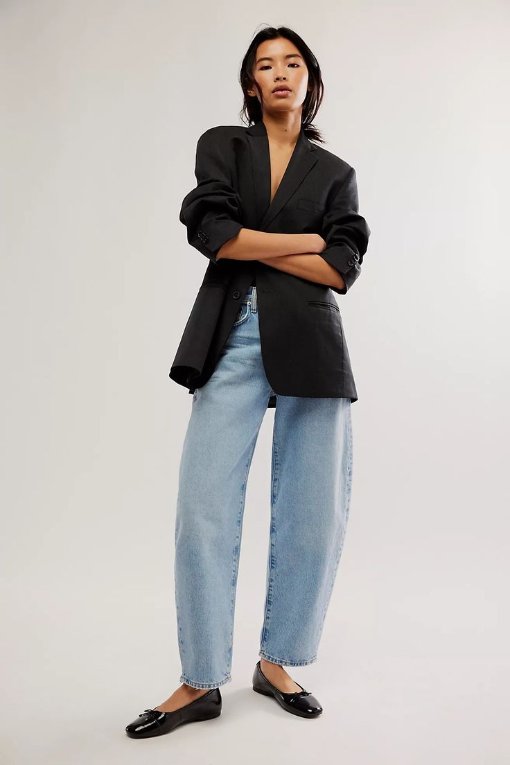 AGOLDE Balloon Jeans | Free People Baggy Pants Street Style, Minimal Jeans Outfit, Minimalist Luxury Fashion, Baloon Jeans Ootd, Baggy Jeans Work Outfit, Balloon Jeans Outfit Winter, Light Wash Denim Jacket Outfit, Style Balloon Jeans, Summer Outfits 2024 Street Style