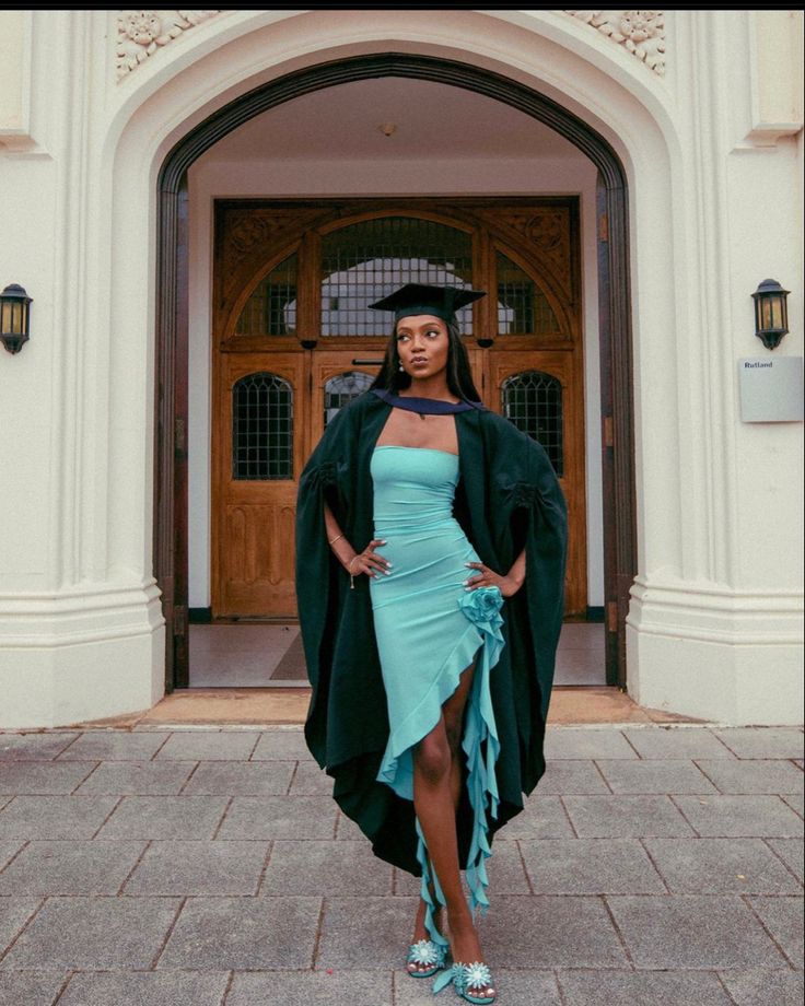 Dresses To Wear On Graduation Day, Black Women Graduate, University Graduation Black Women, Graduation Dresses University, Black Female Graduation Pictures, Black Female Graduates, Graduation Dress University, College Graduation Pictures Editorial, University Graduation Outfit