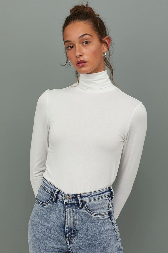 White Turtleneck, Uniform Fashion, Turtleneck Top, Black Turtleneck, Nyc Fashion, Turtle Neck Top, Fashion Sewing, Cute Casual Outfits, Fashion Company