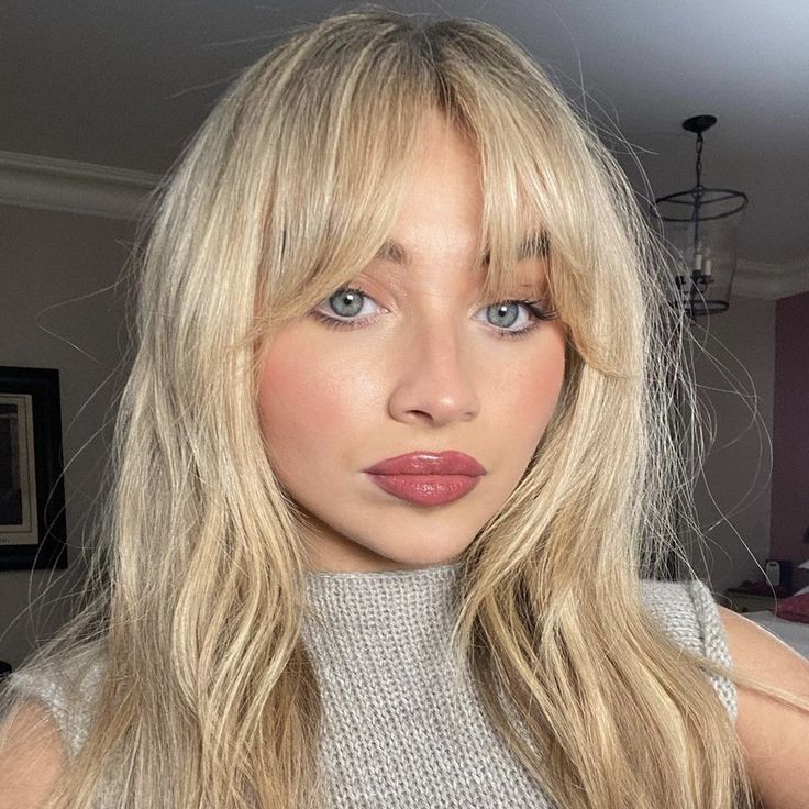 Sabrina Carpenter Haircut Bangs, Piecy Bangs Medium Hair, Winter Hair Trends, Bangs For Round Face, Blonde Hair Inspiration, Hair Stylies, Haircuts Straight Hair, Hair Stylist Life, Beauty Stuff