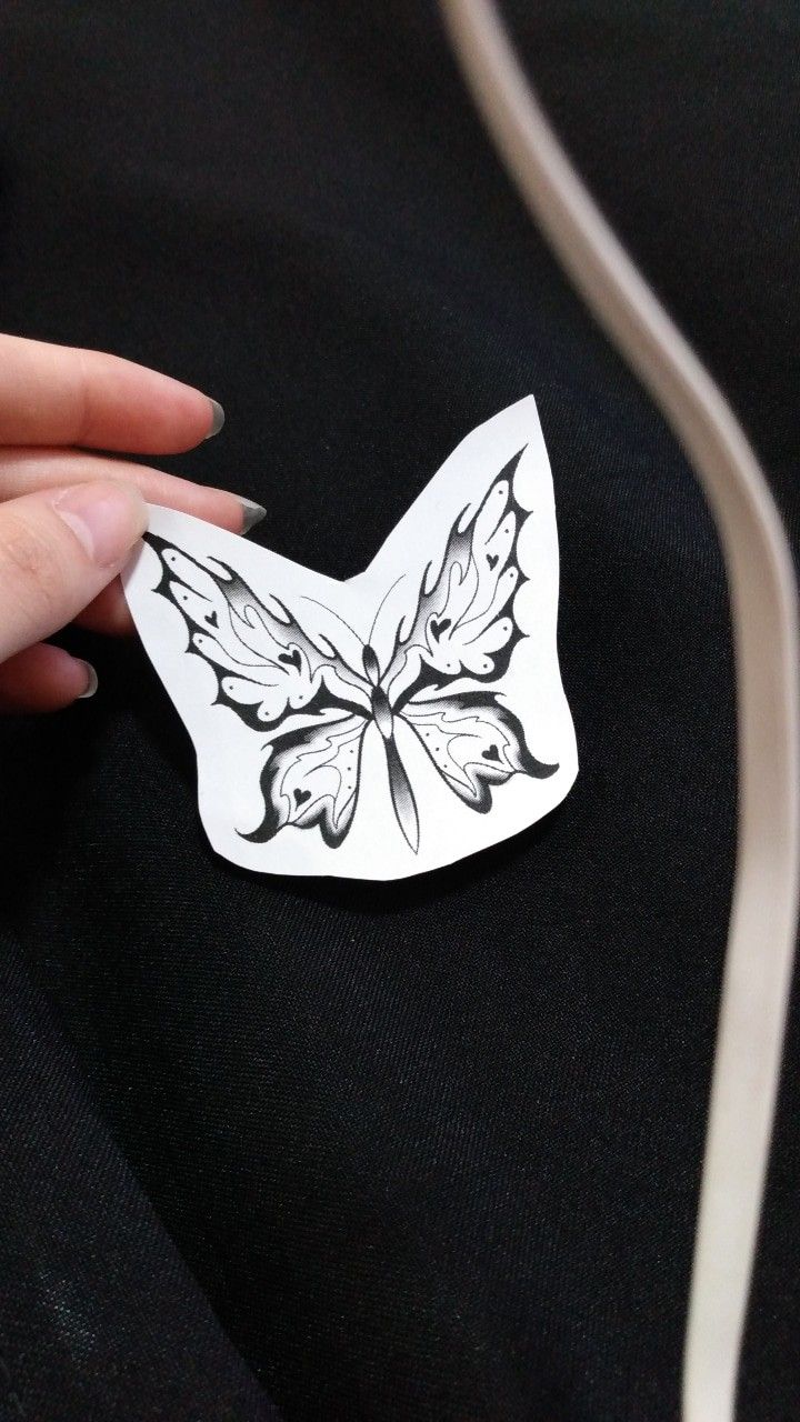 Linework black butterfly stencil y2k tattoo aesthetic cute Punk Butterfly Tattoo, Flash Tattoo Butterfly, Fluttering Butterfly Tattoo, Y2k Butterfly Tattoo, Borboleta Tattoo, Y2k Tattoo, Butterfly Tattoo Stencil, Tattoo Practice, Butterfly Stencil