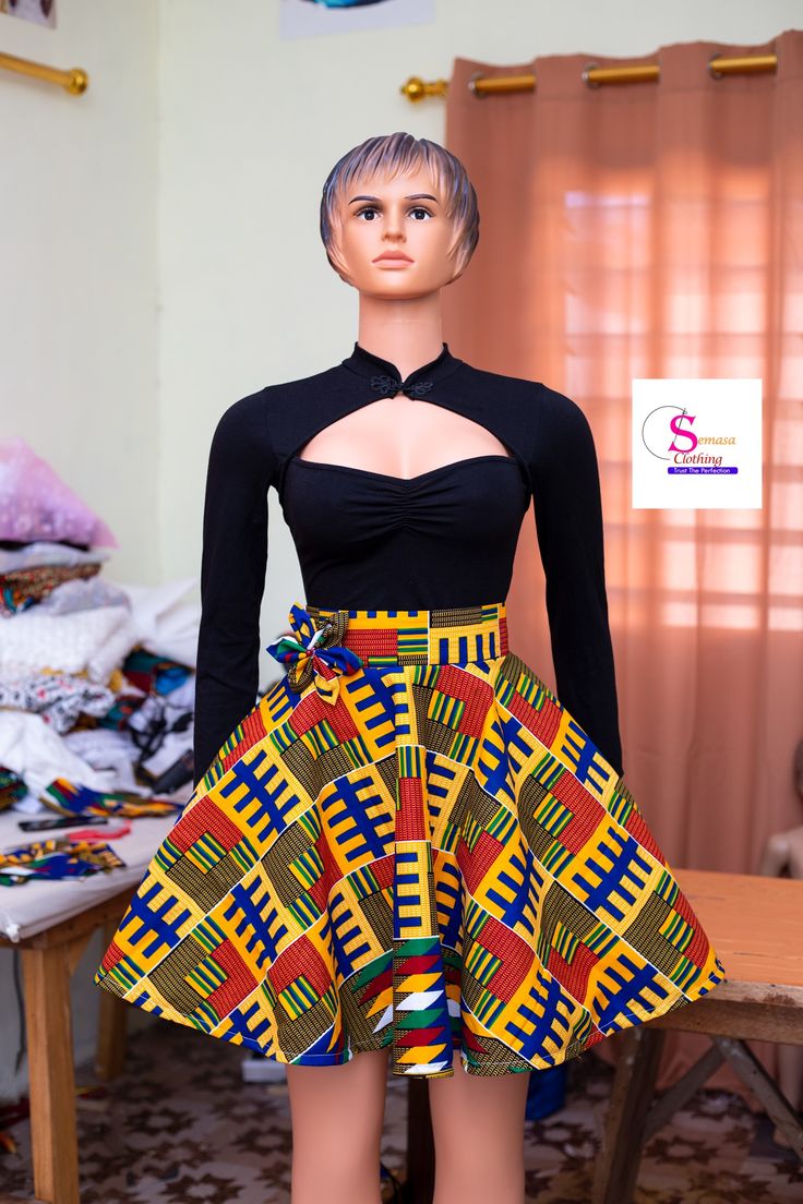 African Skirt For Women Style, African Skirt Designs, African Skirt And Top For Women, Ankara Flay Skirt And Crop Top, Short Chitenge Skirts, Short African Skirt Outfit, Chitenge Outfits Top And Skirt, African Skirt Outfit High Waist, Ankara Mini Skirt Styles