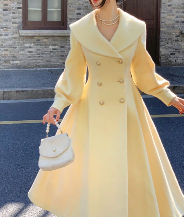 Long Coat With Skirt, 90's Fashion Outfits, Cute Yellow Outfits, How To Wear A Blanket Scarf, Women Winter Coat, Woolen Coat Woman, Jacket Outfit Women, Statement Coat, Long Coat Women