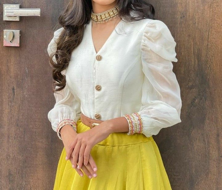 Western Blouse Designs Crop Tops, Traditional White Top, Western Blouse Designs For Lehenga, Color Blouse Designs Latest, Blouse Pattern For Lehenga, Indian Bridesmaid Dress, Bridesmaid Dress Indian, Bridesmaid Lengha, Bridesmaids Lehenga